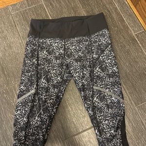 Lululemon cropped leggings, size 6